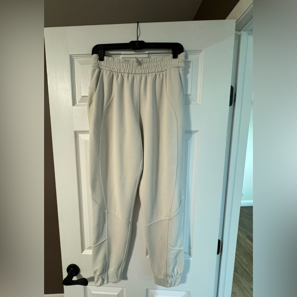 LULULEMON SOFTSTREME RIBBED HIGH RISE JOGGER IN WHITE OPAL.